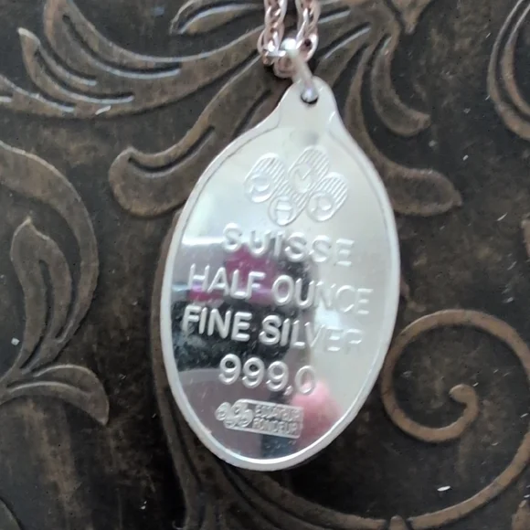 Silver Cameo Pendant Necklace Artistic Design - Picture 2 of 5